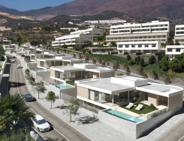Detached villa for sale in Urbanizacion la Gaspara, Estepona photo 1