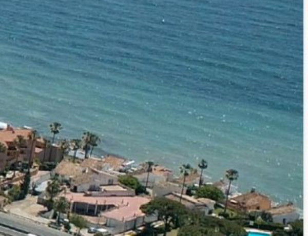 Detached villa for sale in Urbanizacion la Gaspara, Estepona thumbnail 2