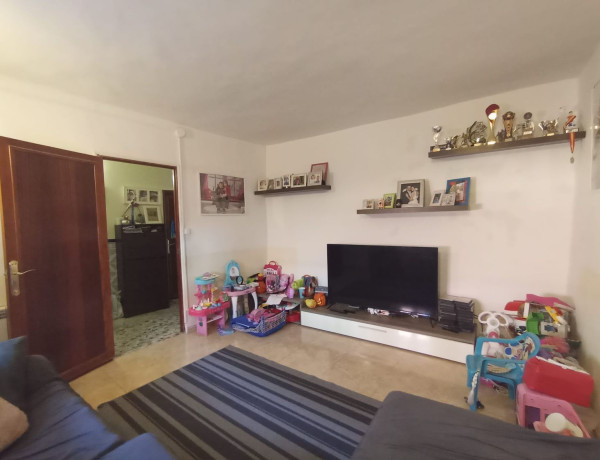 Таунхаус на продажу в , Novés photo 1