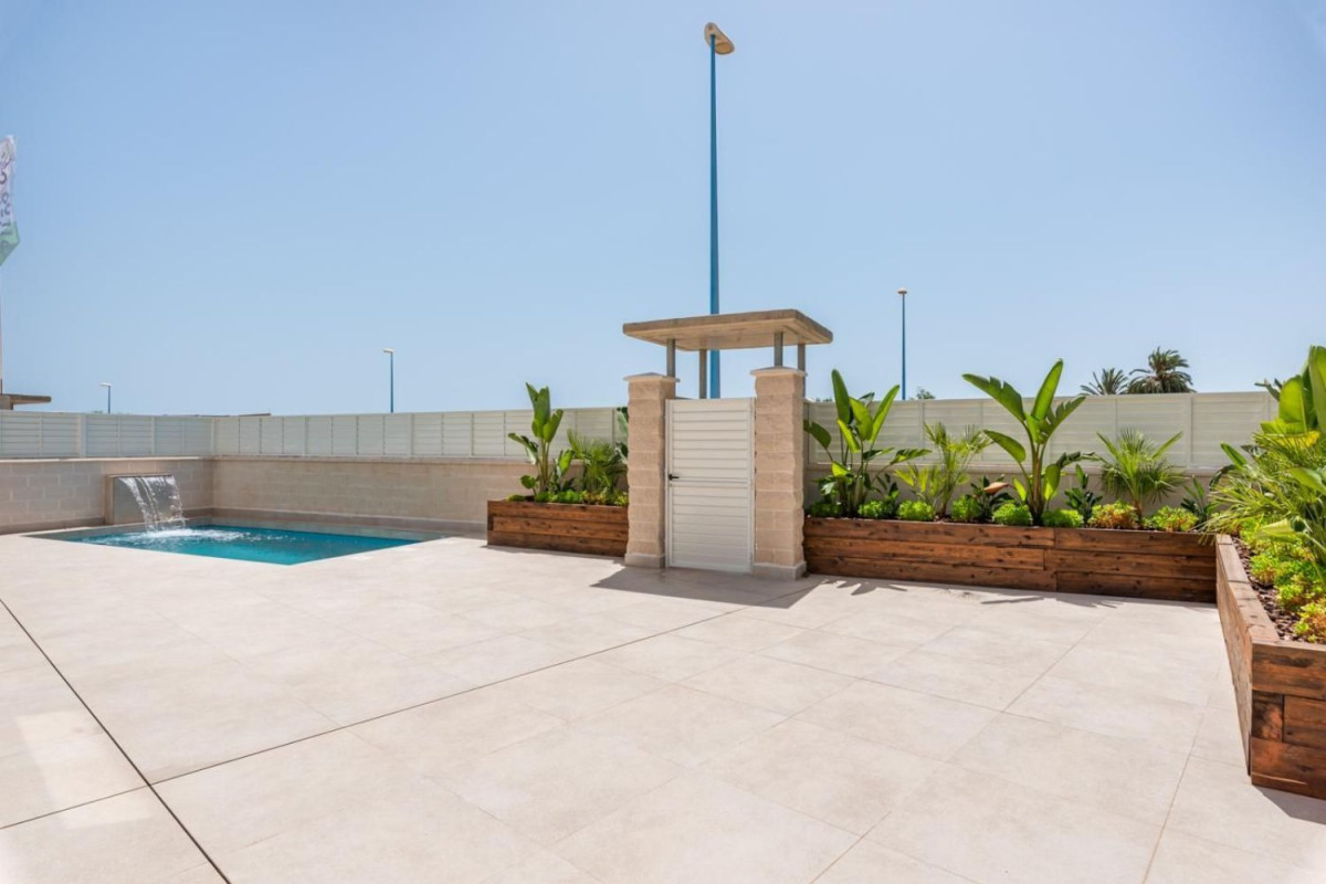 Продажа отдельного шале в Avenida Ciudad de Barcelona, 1, Вера photo 1