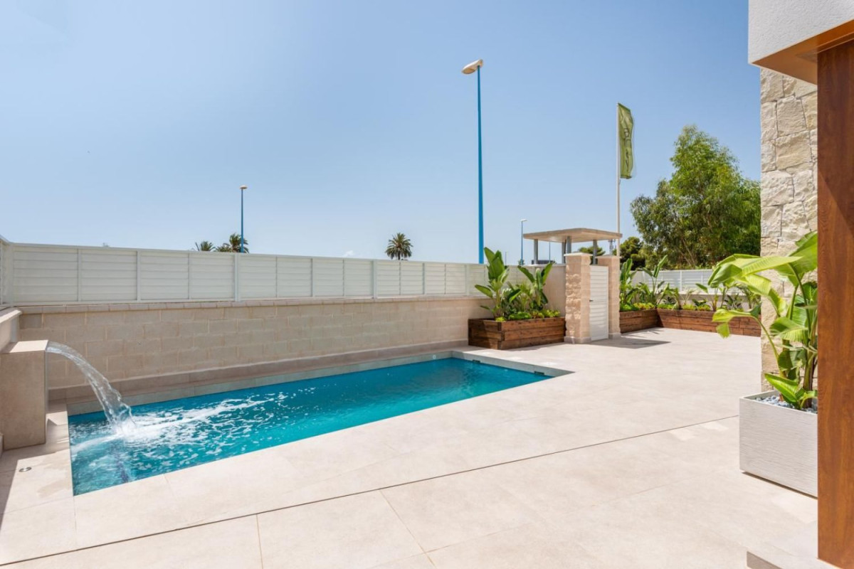 Продажа отдельного шале в Avenida Ciudad de Barcelona, 1, Вера photo 2