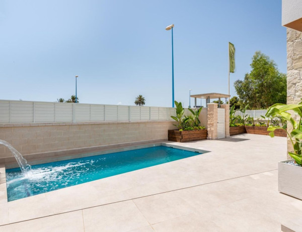 Chalet independiente en venta en  Avenida Ciudad de Barcelona, 1, Vera photo 2