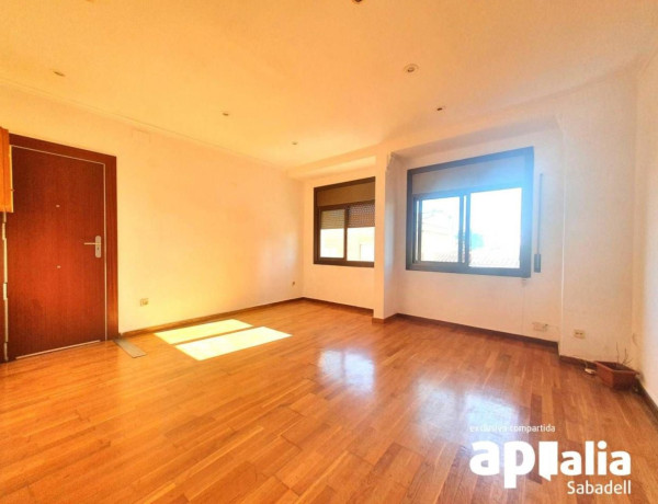 Продажа первого этажа в  Calle de Ferrer i Vidal, Sabadell photo 1