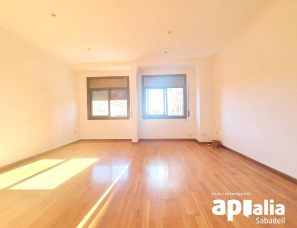 Продажа первого этажа в  Calle de Ferrer i Vidal, Sabadell photo 2