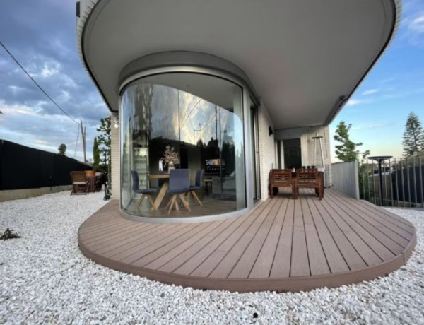 Duplex en venta en Av Badalona, Alella thumbnail 1