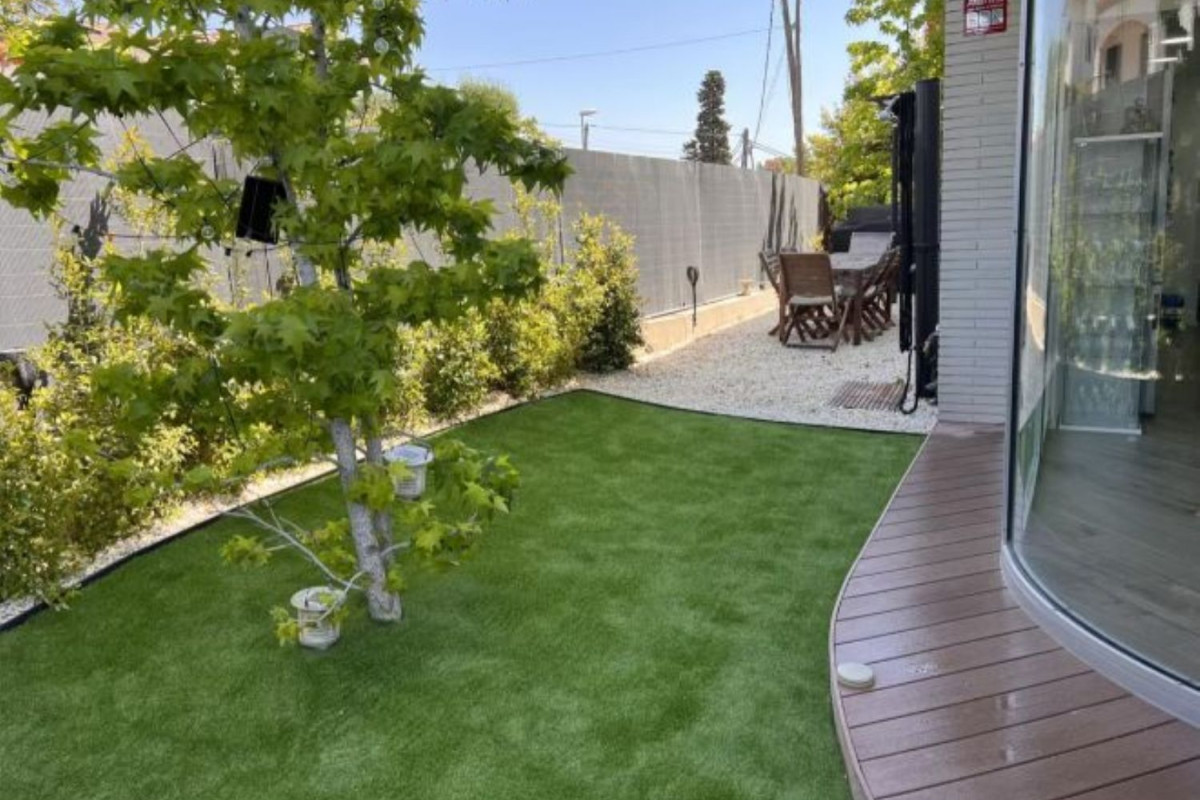 Venta de duplex en Av Badalona, Alella photo 5