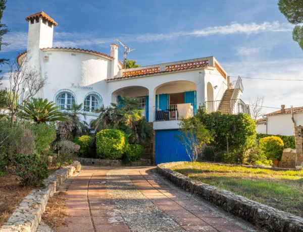 Chalet independiente en venta en Eixample Turístic , L'Escala thumbnail 2