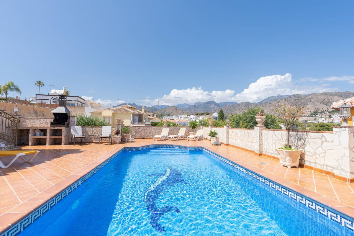 Sale of independent chalet in Calle Sedella s/n, Nerja
photo 4