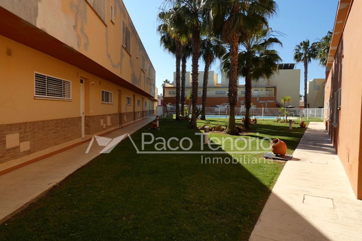 Venta de chalet adosado en Avenida de las Cumbres, 31 , Islantilla photo 4