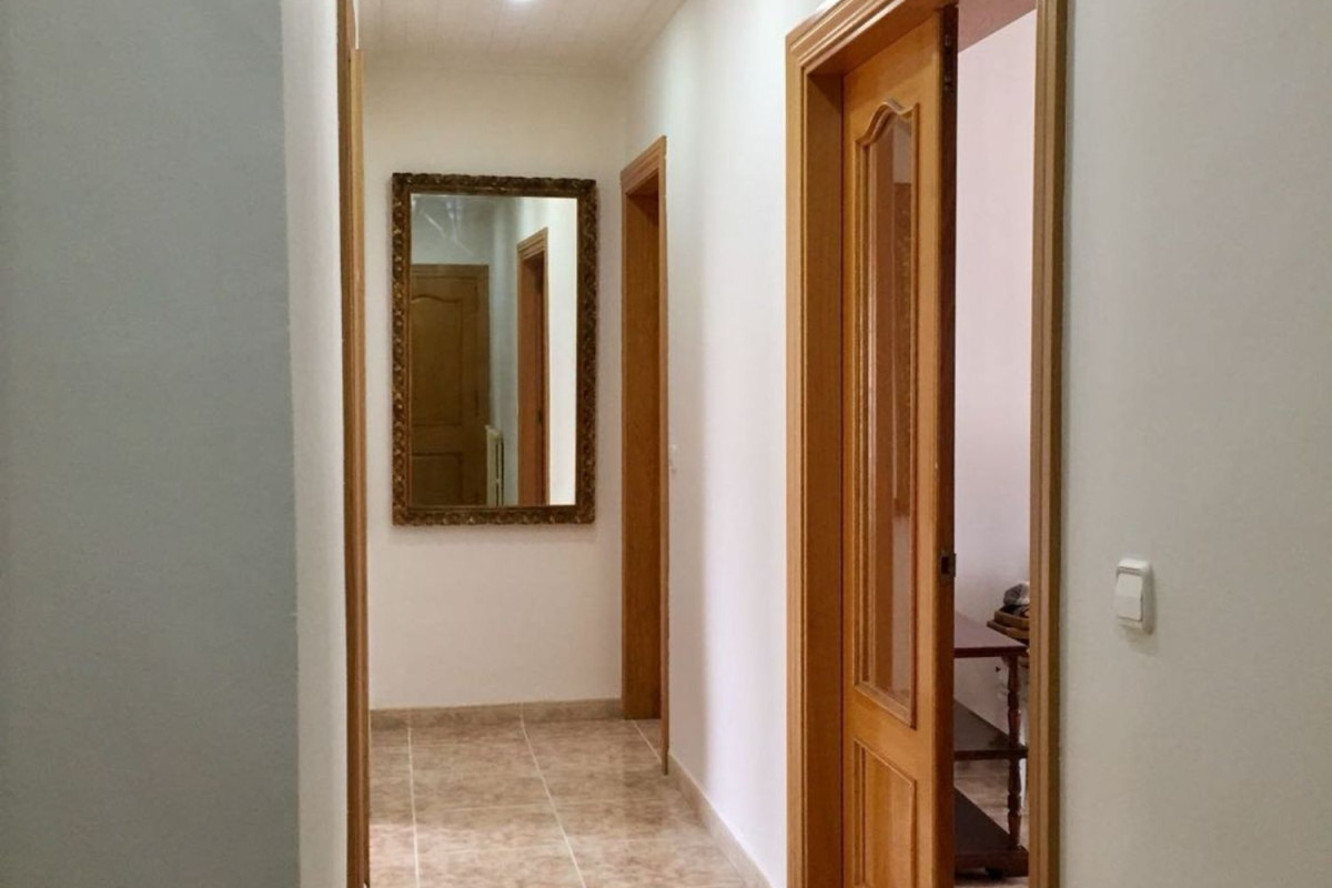 Venta de bajo en Calle Moncayo, 11, Tudela
photo 4