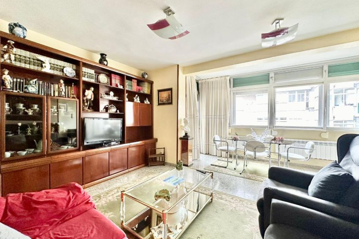 Продажа квартиры на Avenida de Los Huetos, Витория-Гастейс
photo 1