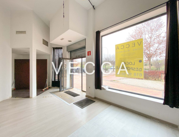 Local en venta en calle Villamanta photo 1