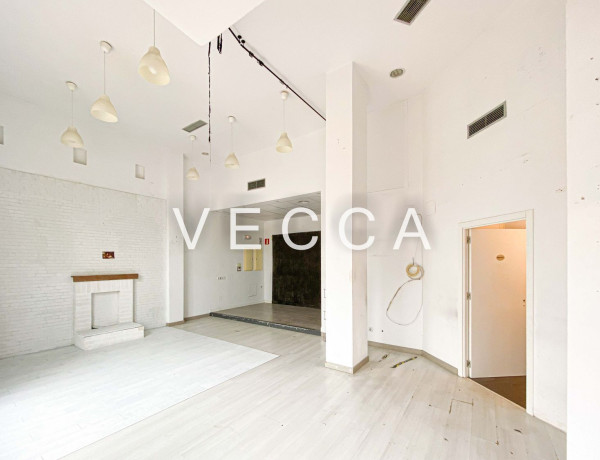 Local en venta en calle Villamanta thumbnail 1