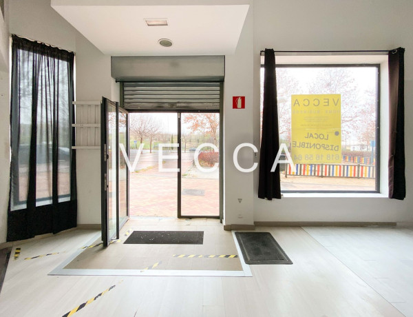 Local en venta en calle Villamanta photo 4