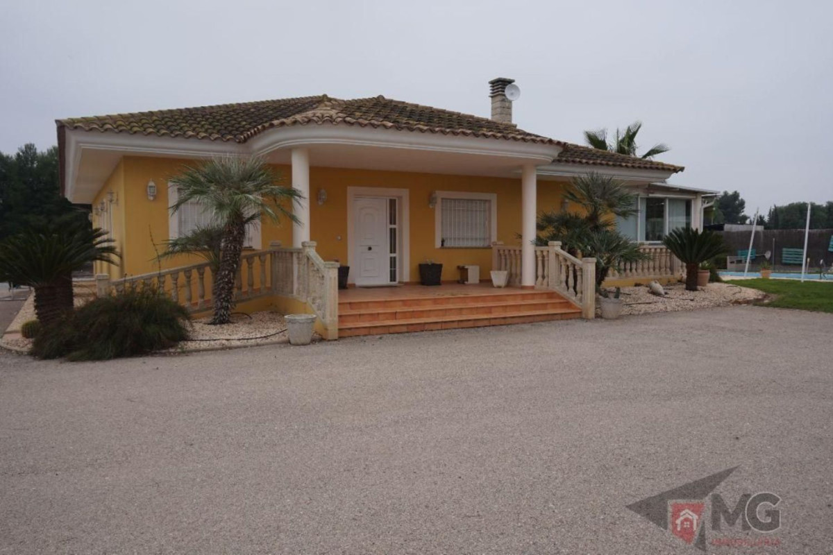 Sale of independent chalet in La Hoya-Almendricos-Purias, Lorca
photo 2