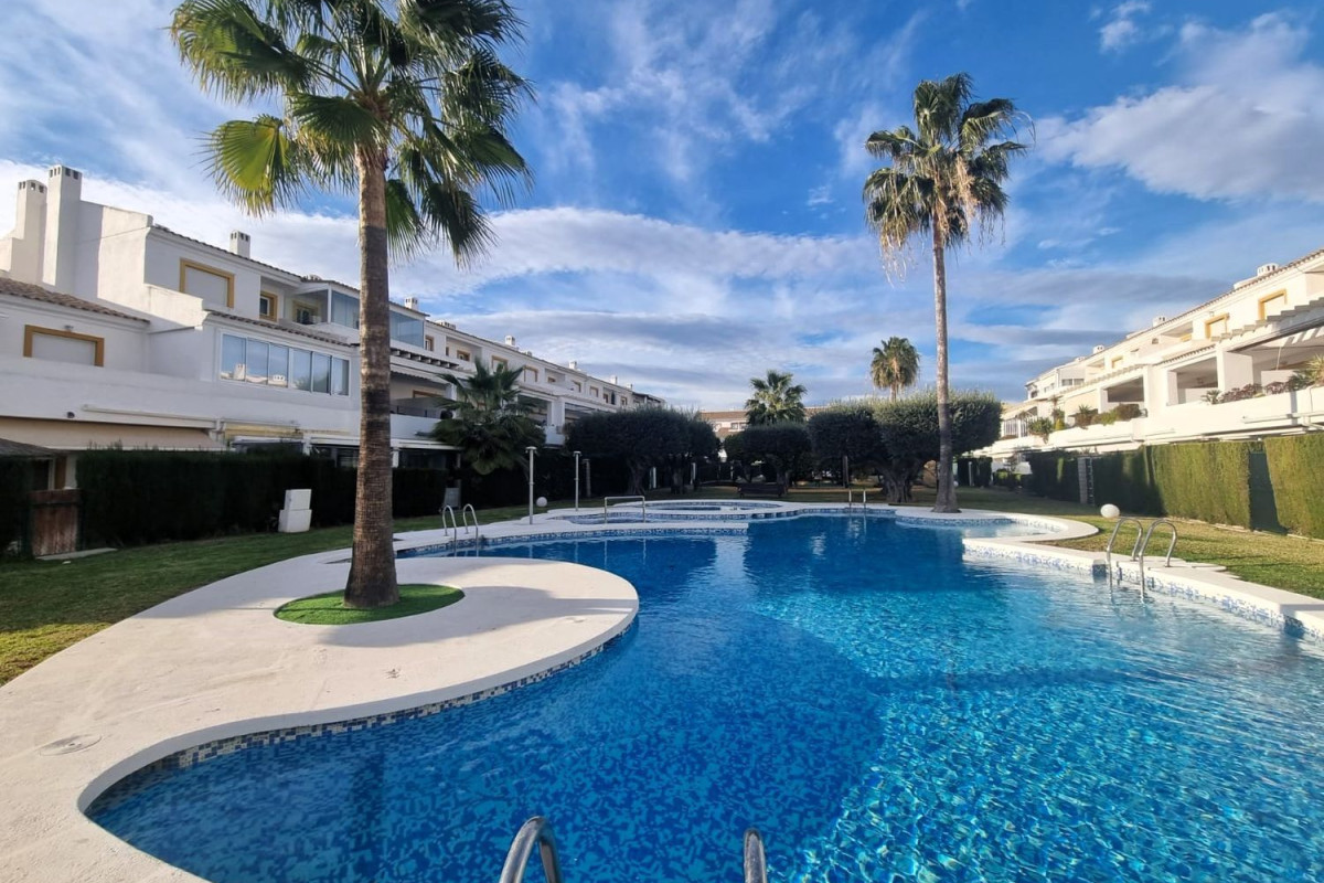Venta de chalet adosado en  Avenida Conrado Albaladejo , Alicante / Alacant photo 3