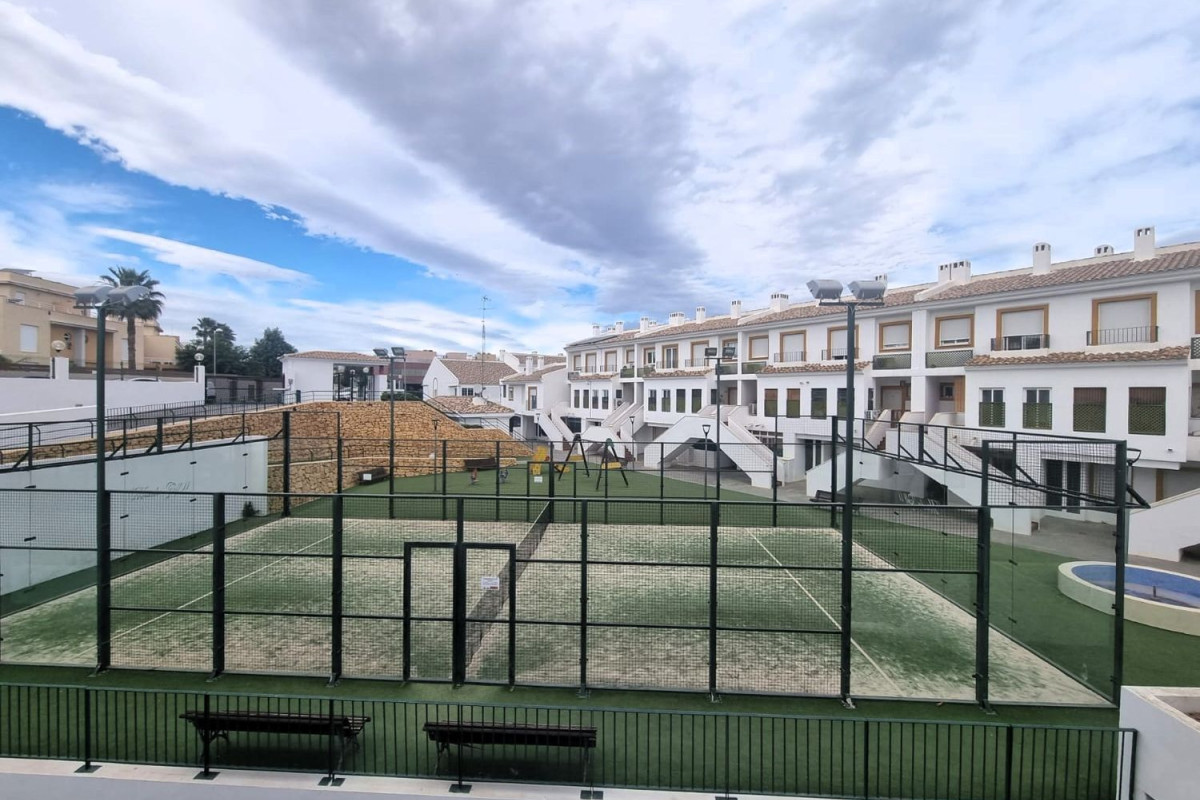 Venta de chalet adosado en  Avenida Conrado Albaladejo , Alicante / Alacant photo 4