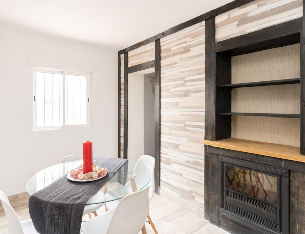 Chalet independiente en venta en Calle Castillo de Olite, Motril thumbnail 2