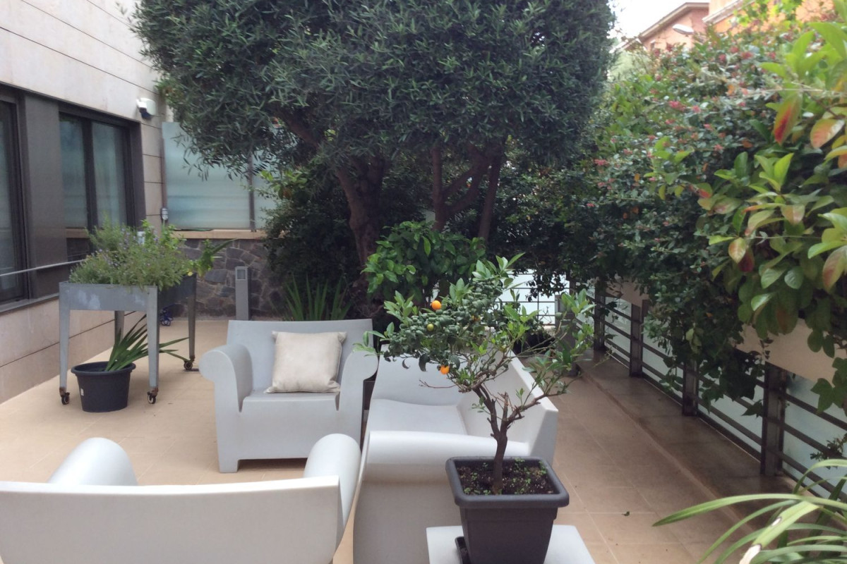 Venta de chalet adosado en  Avenida del Pla del Vinyet , Sant Cugat del Vallès photo 2