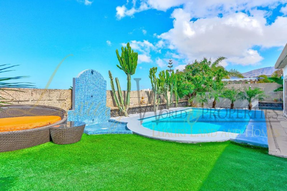 Sale of independent chalet in Avenida Kurt Konrad Mayer, Adeje
photo 4