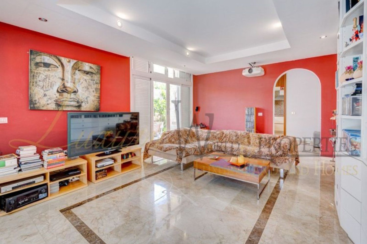 Sale of independent chalet in Avenida Kurt Konrad Mayer, Adeje
photo 5
