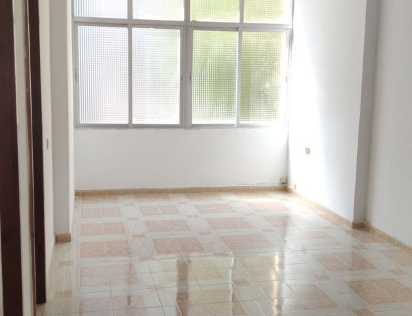 Продажа квартиры в Calle Cirilo Moreno, 20, Las Palmas de Gran Canaria thumbnail 1