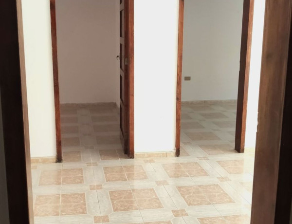 Продажа квартиры в Calle Cirilo Moreno, 20, Las Palmas de Gran Canaria thumbnail 2