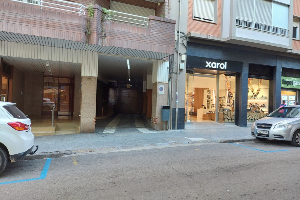 Venta de garaje en  Paseo Pere III, 51 , Manresa photo 2