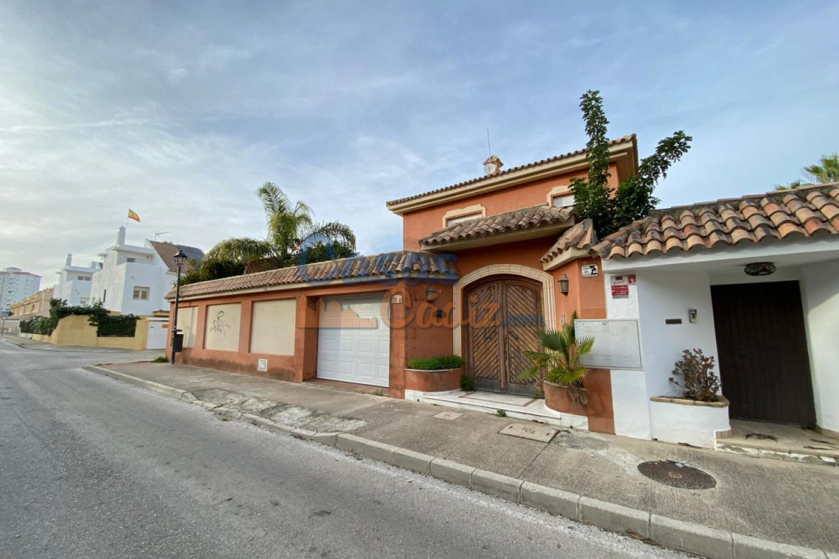 Sprzedaż niezależnego domku jednorodzinnego w Calle Olas, 25, El Puerto de Santa María photo 1