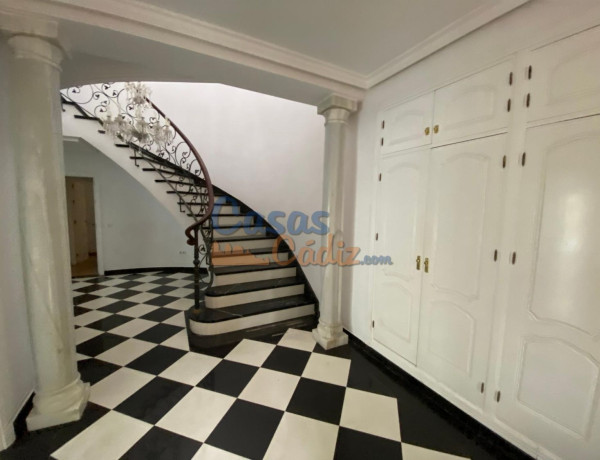 Chalet independiente en venta en Calle Olas, 25, El Puerto de Santa María thumbnail 2