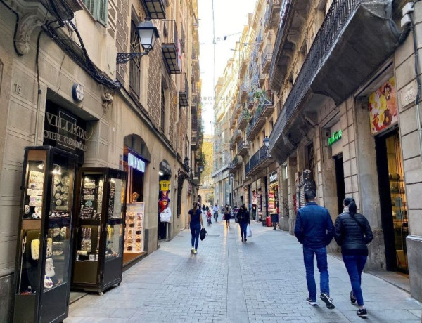 Edificio en venta en El Gòtic photo 1