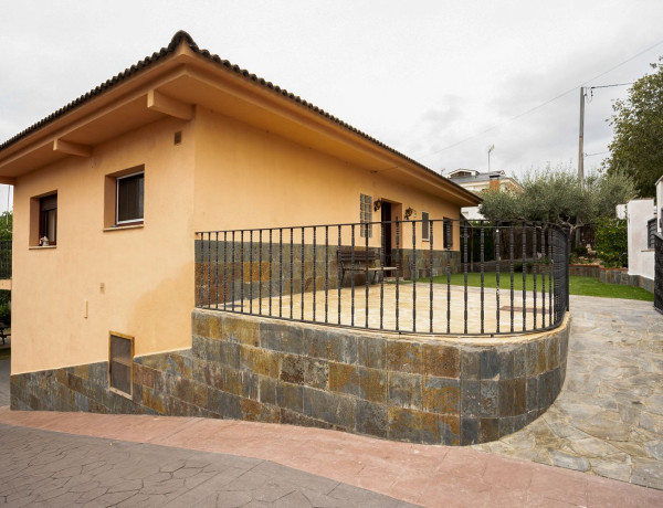 Chalet independiente en venta en Bigues , Bigues i Riells photo 1