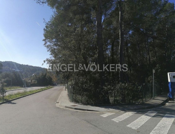 Terreno en venta en Begues photo 1