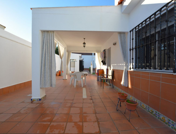 Detached villa for sale in  Urbanizacion el Jardín II, Espartinas photo 2