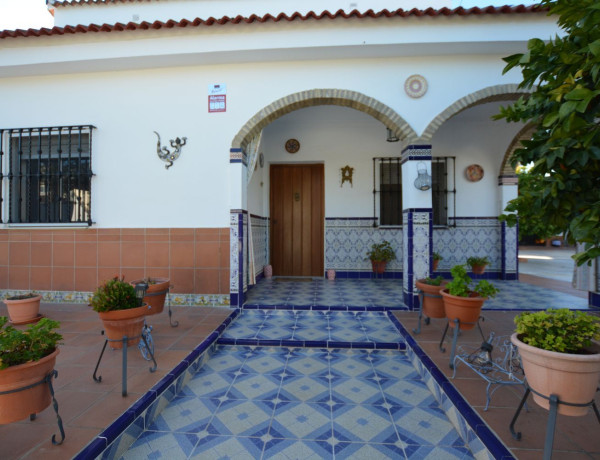 Detached villa for sale in  Urbanizacion el Jardín II, Espartinas photo 4