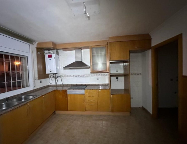Dom w zabudowie bliźniaczej na sprzedaż w  Calle Llorer, 15 , Salou photo 3