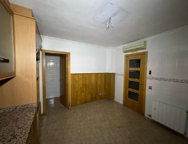 Dom w zabudowie bliźniaczej na sprzedaż w  Calle Llorer, 15 , Salou photo 4