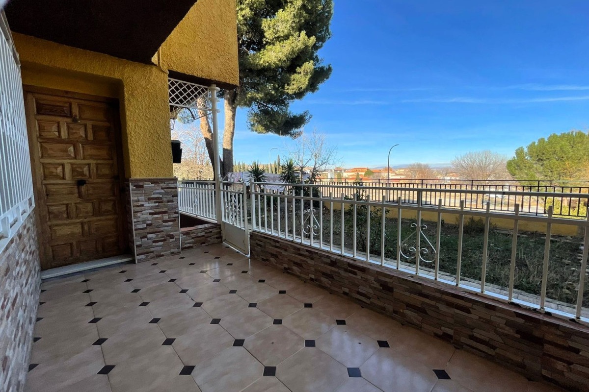 Venta de chalet adosado en , Guadix photo 3
