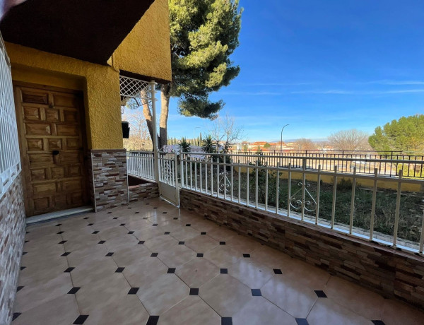 Chalet adosado en venta en , Guadix thumbnail 2