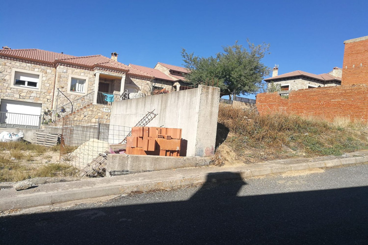 Terreno en venta en Casas del Puerto de Villatoro, Ávila photo 4