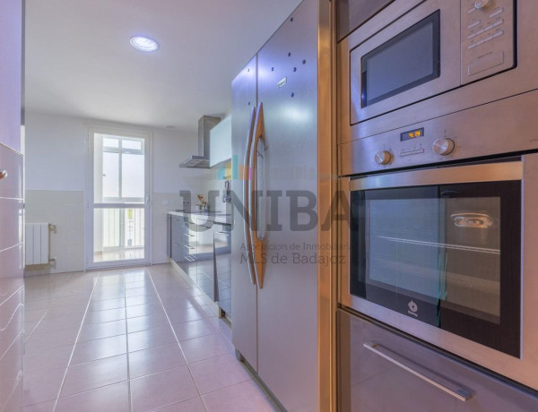 Piso en venta en  Ctra de Sevilla - Ronda sur , Badajoz photo 3