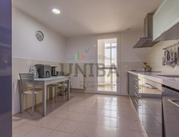 Piso en venta en  Ctra de Sevilla - Ronda sur , Badajoz photo 4