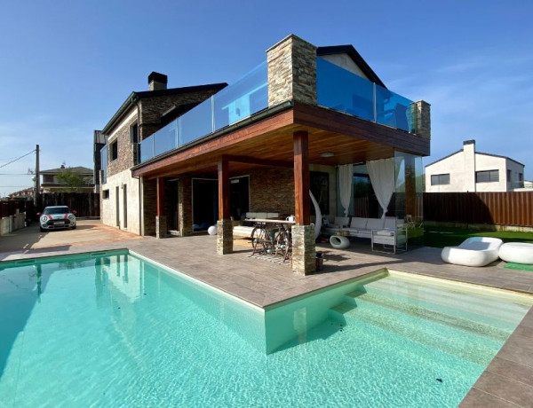 Chalet independiente en venta en Barrio las Cerreas, 17, Piélagos photo 1