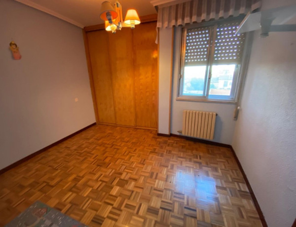 Piso en venta en , Valencia de Don Juan photo 1