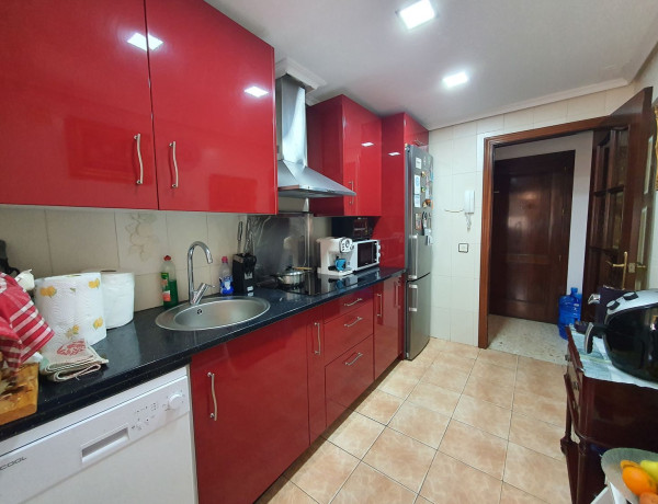 Bajo en venta en , Puente Genil photo 1