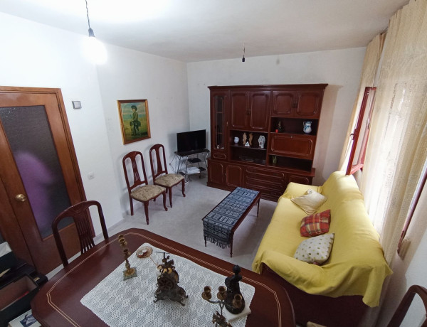 Bajo en venta en , Cuéllar photo 1
