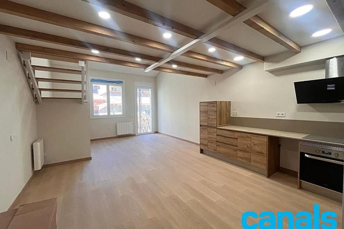 Duplex sale in Calle de Prat de la Riba, Cerdanyola del Vallès photo 1