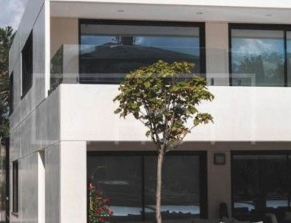 Chalet adosado en venta en  Zona Estación , Pozuelo de Alarcón photo 1