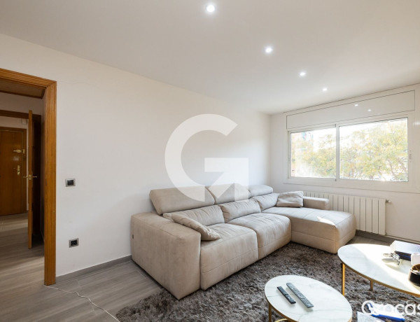 Piso en venta en La Gavarra , Cornellà de Llobregat thumbnail 2