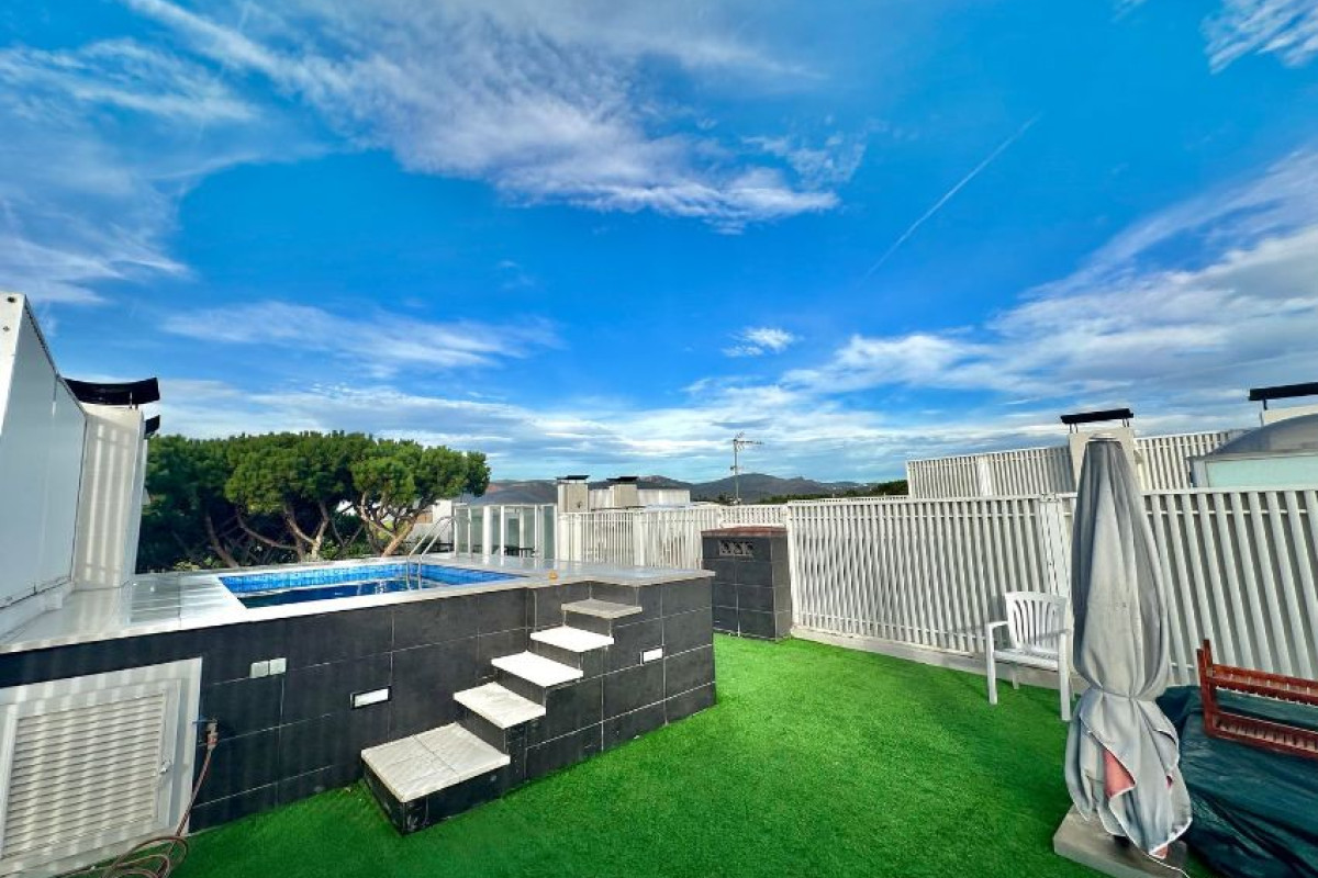 Venta de duplex en Paseo GARBI, Castelldefels photo 1